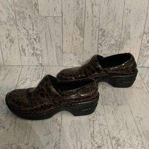 BOC Born Concept Womens Clogs Size 7 Brown Leopard Print Leather‎ Slip On